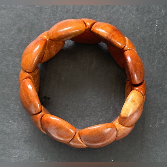 🎉2/$15 VINTAGE WOODEN BRACELET STRETCHY - Picture 3 of 3